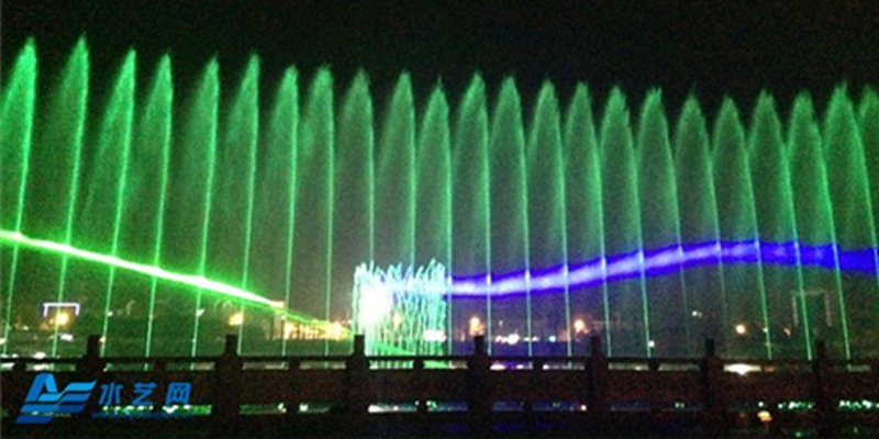 湘西吉首世纪广场音乐喷泉的拼装看台落成