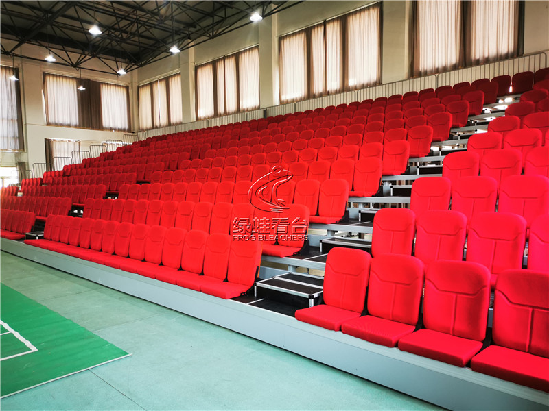 体育场观众席看台座椅的三种视点位置选择