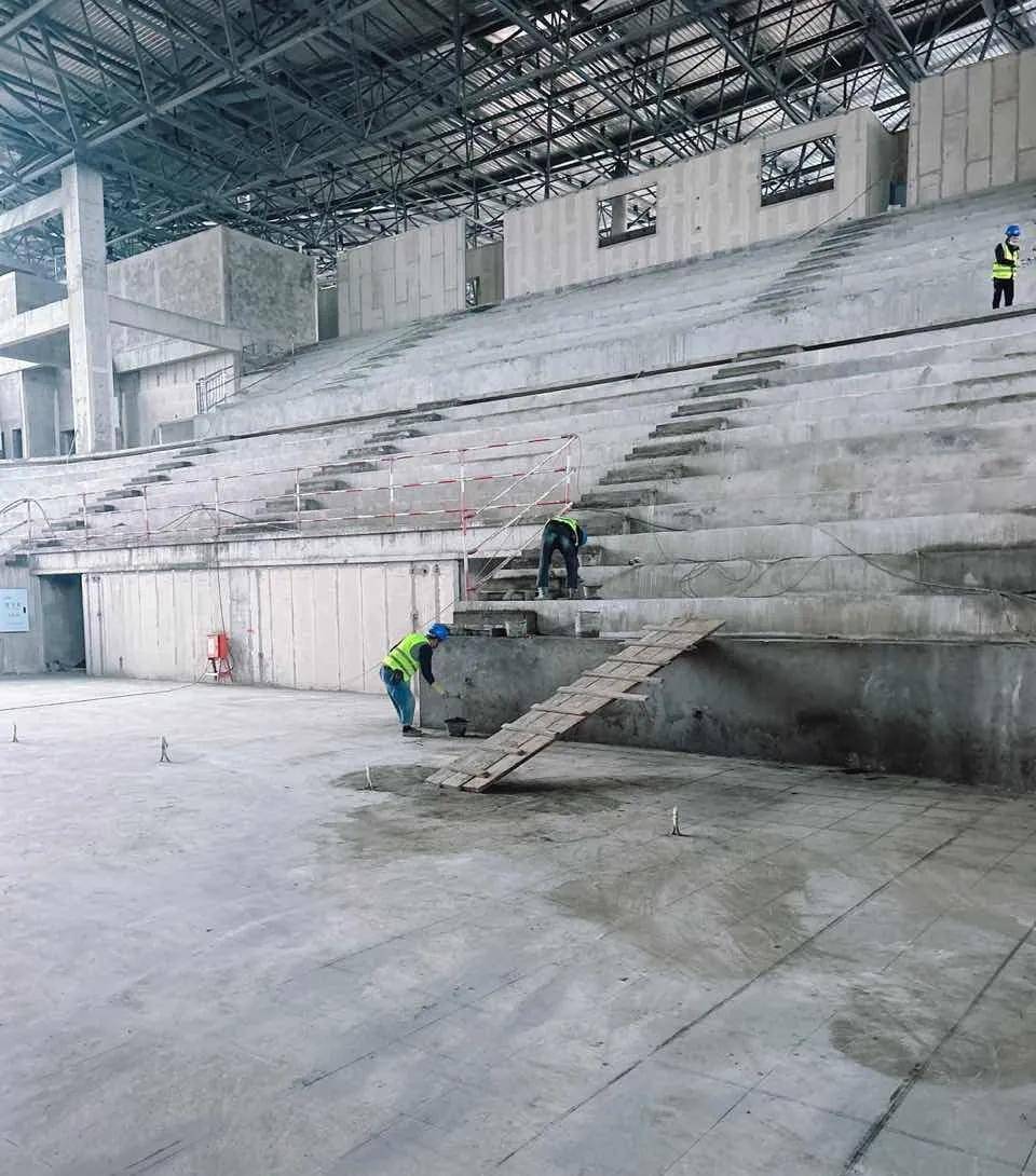 体育场看台座椅安装前后对比